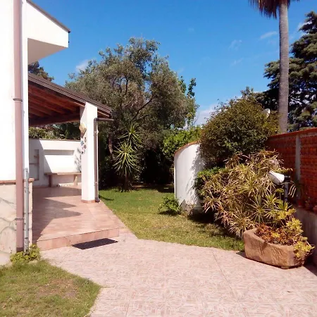 Alessandra Villa *